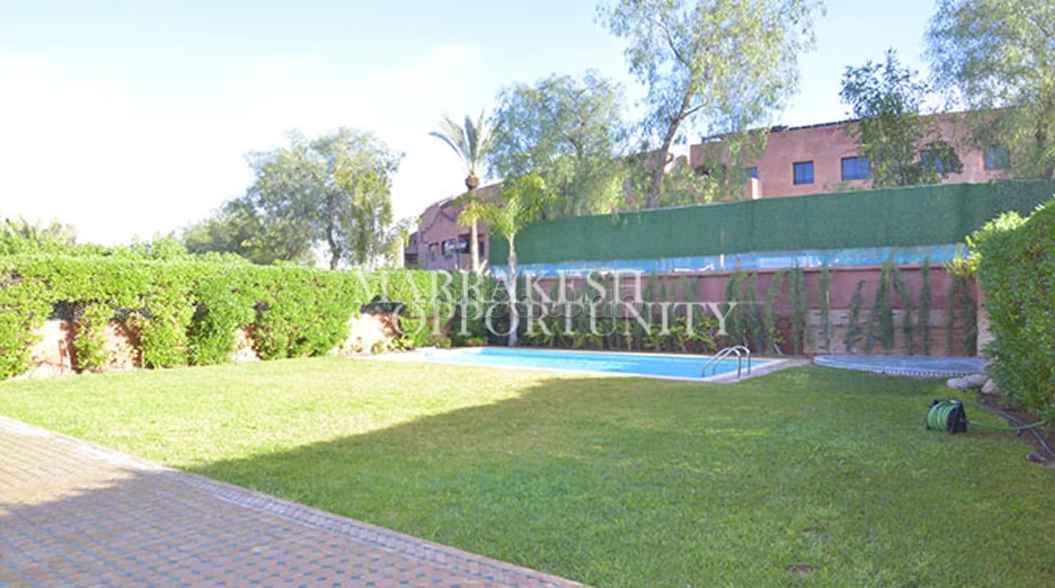 Villa meublée avec piscine en location