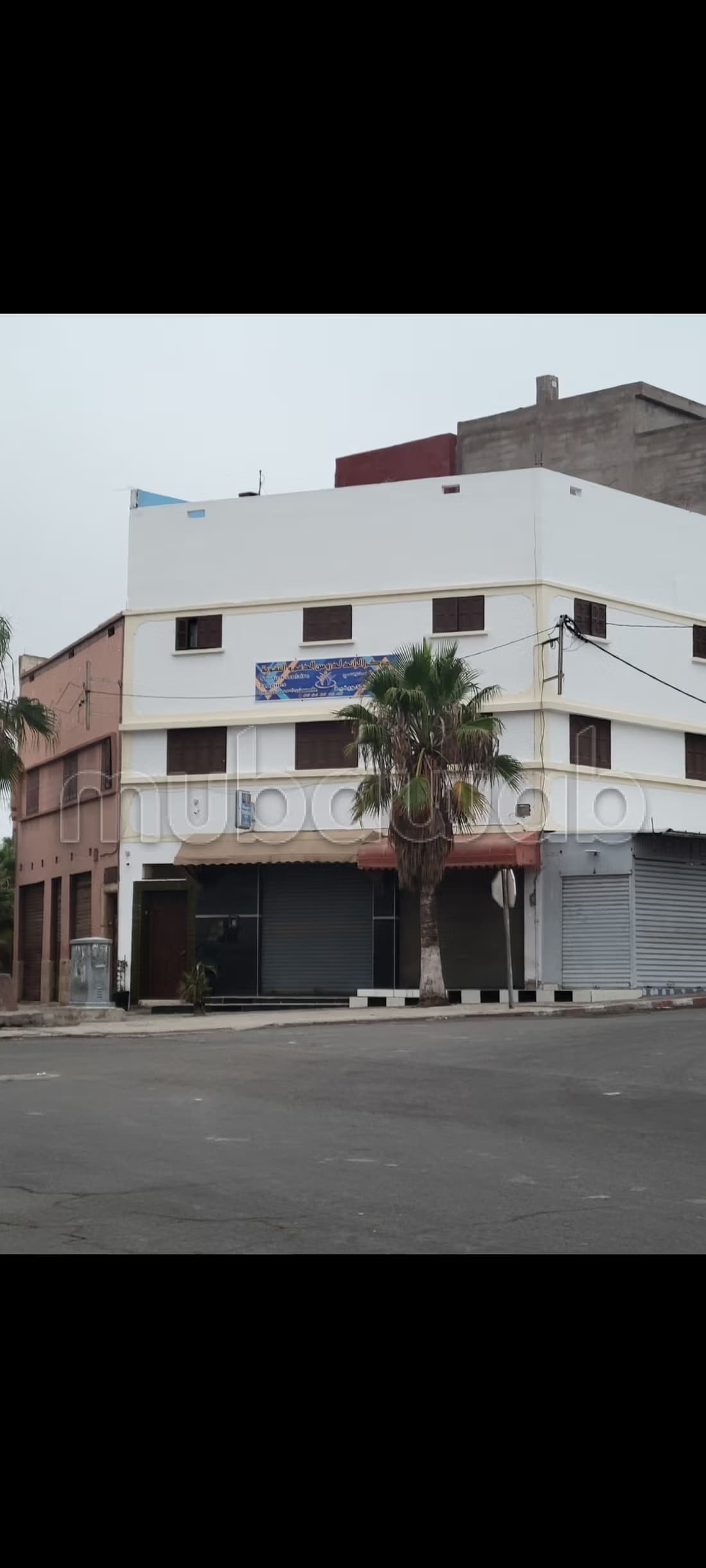 Maison commercial 2 étage et une terrasse