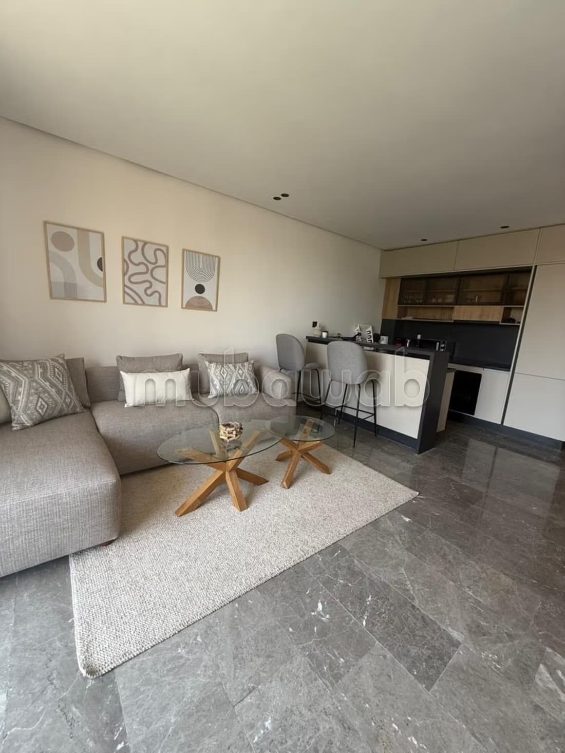 Studio meublé en location à Ain Diab. Surface de 62 m². Meub...