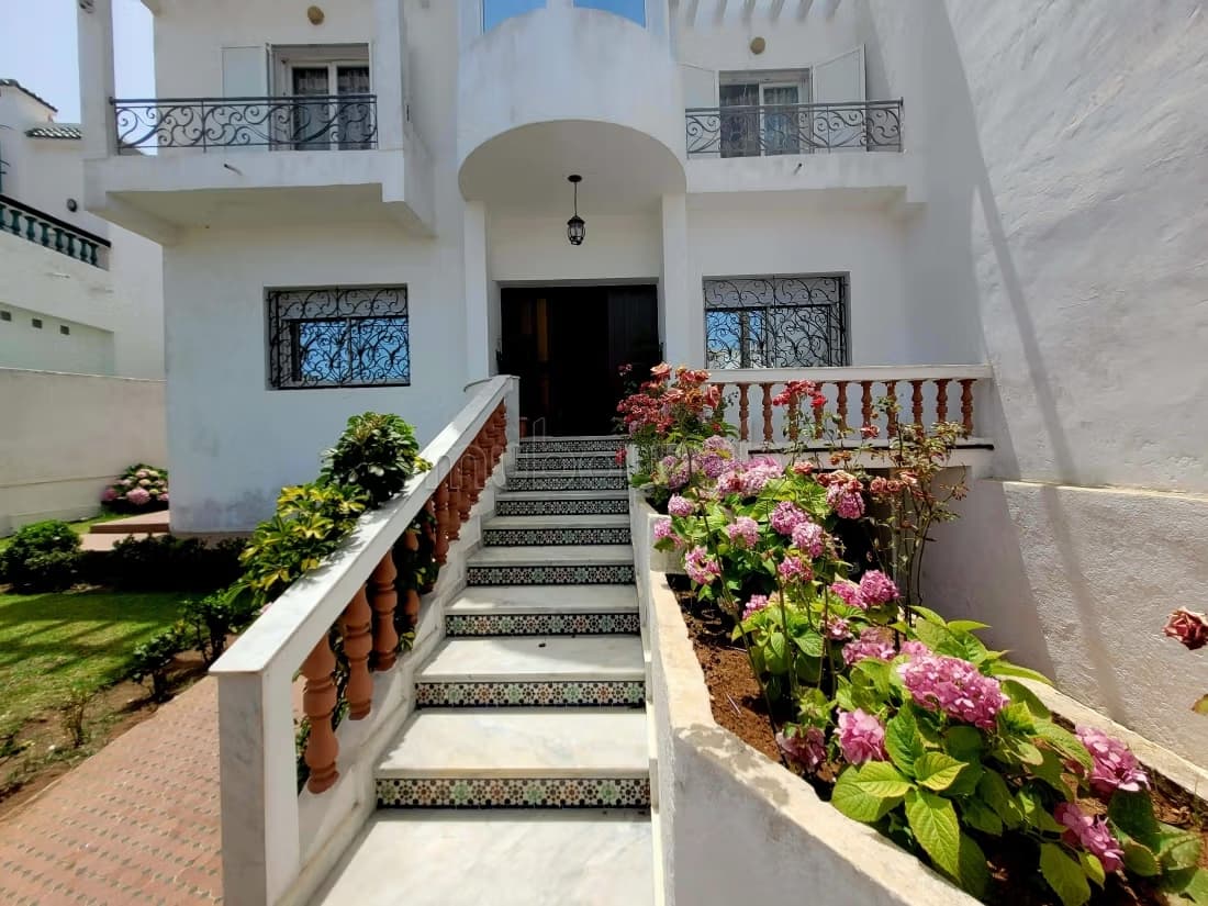 Somptueuse maison à vendre à Harhoura. 4 grandes pièces. Meu...