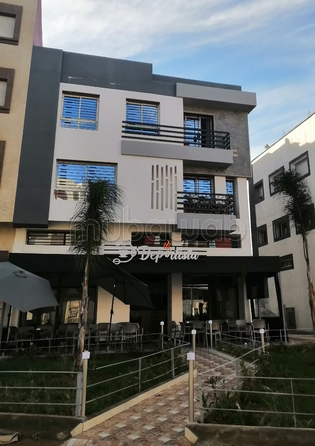 Maison moderne avec deux façades