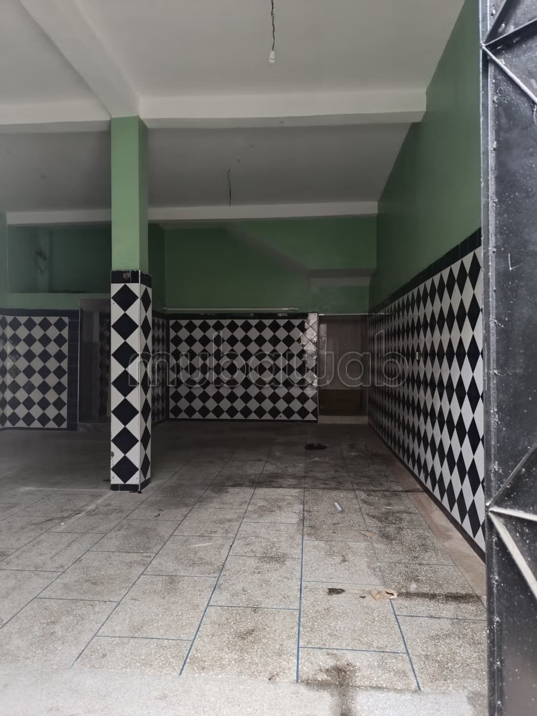 Louez le local idéal à Hay Inbiat. Surface de 70 m²