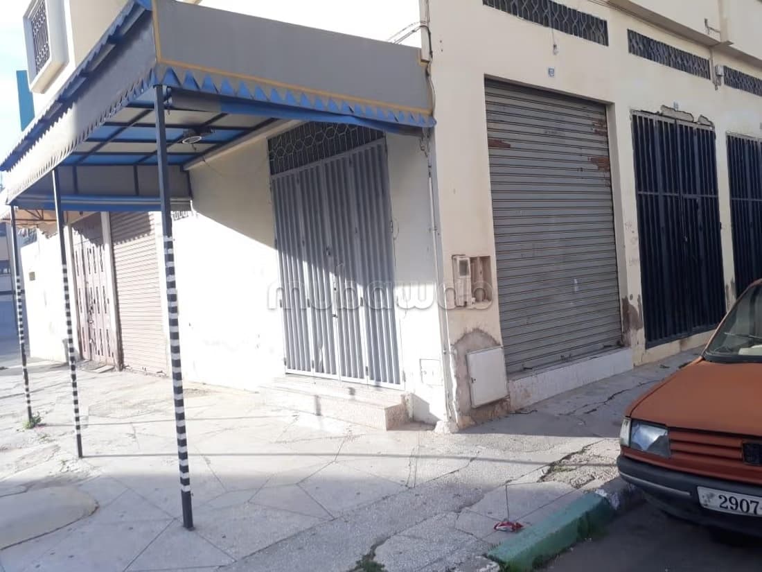 Local commercial à louer à Hay Najah. Superficie 25 m²