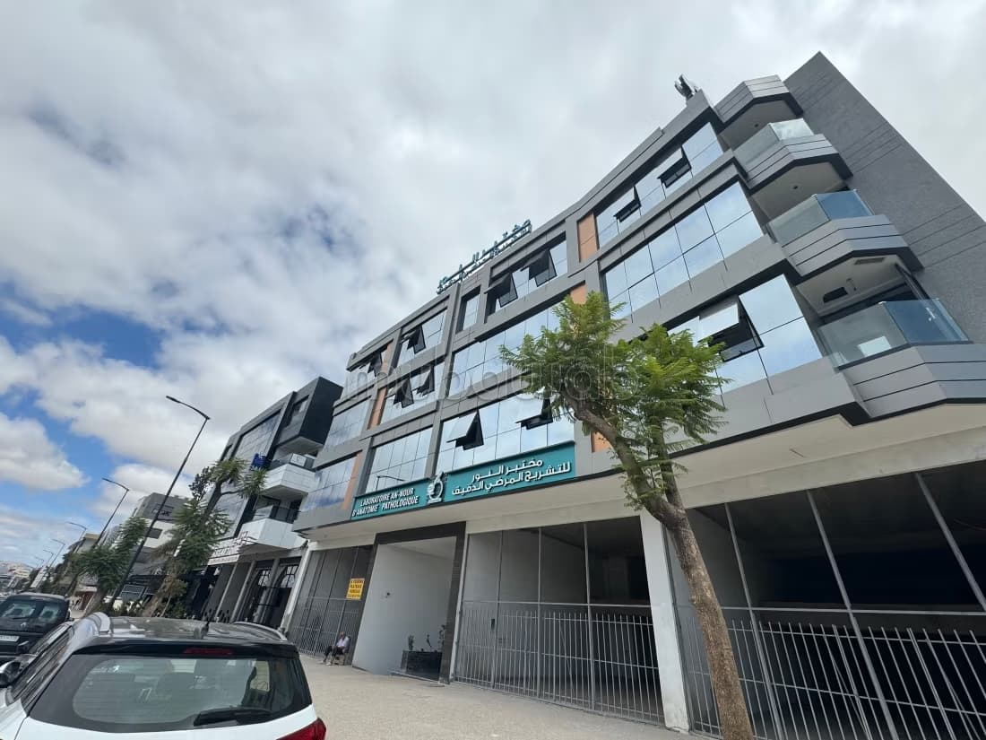 Bureaux en location à Bourmana. Superficie 63 m². Concierge...