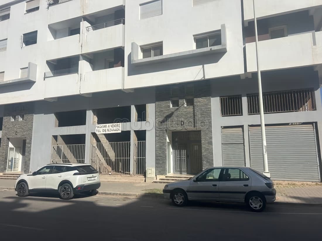Louez ce local commercial à Hay Mohammadi. Surface de 69 m²...