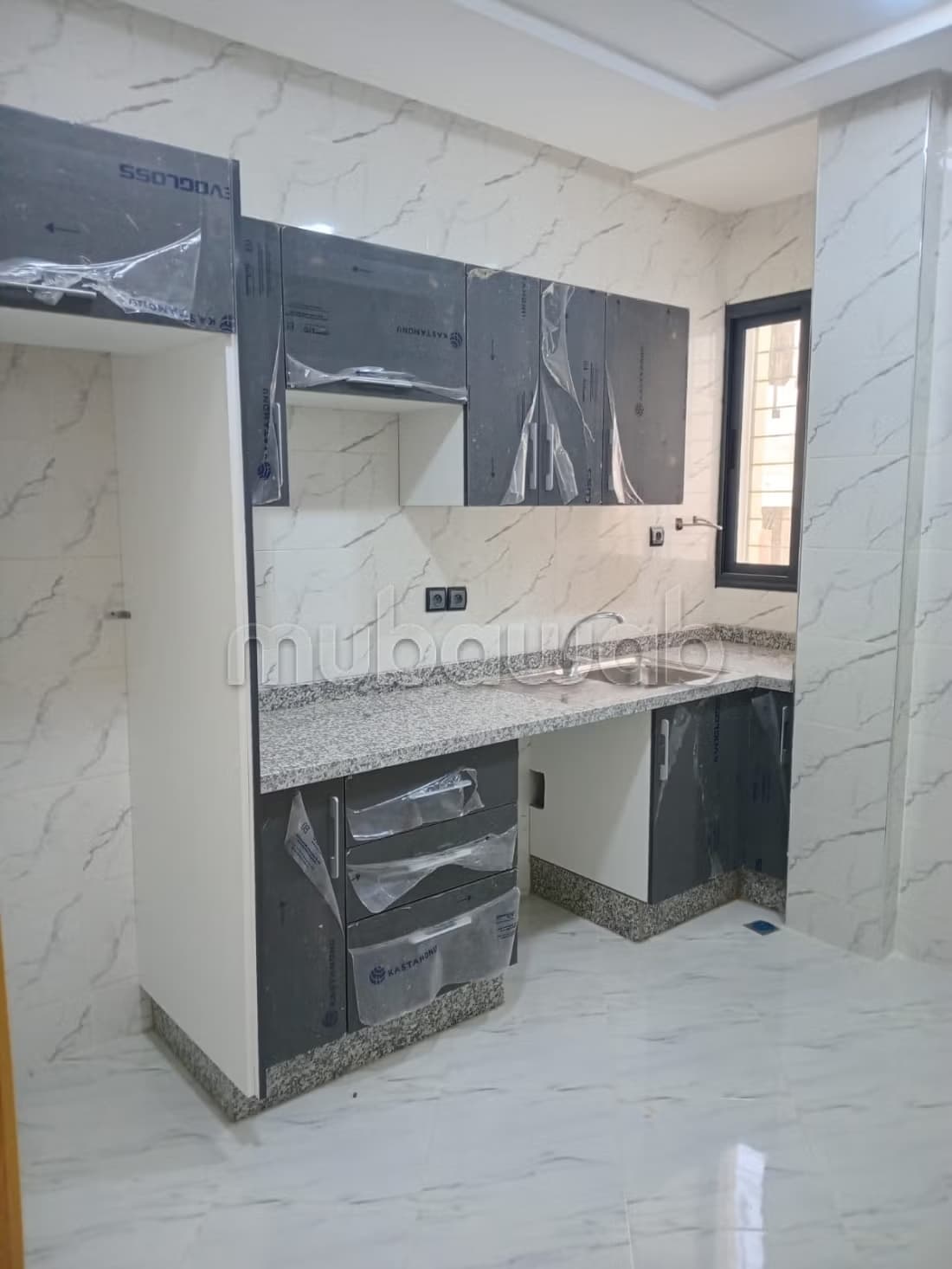 Bel appartement à vendre à Route ain Chkaf. 6 grandes pièces...