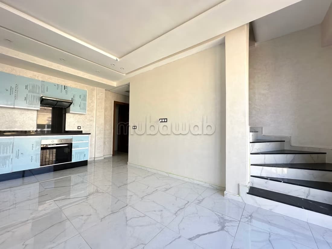 AFFAIRE A SAISIR, STUDIO DUPLEX DERNIER ETAGE, PAYEZ 50% mai...