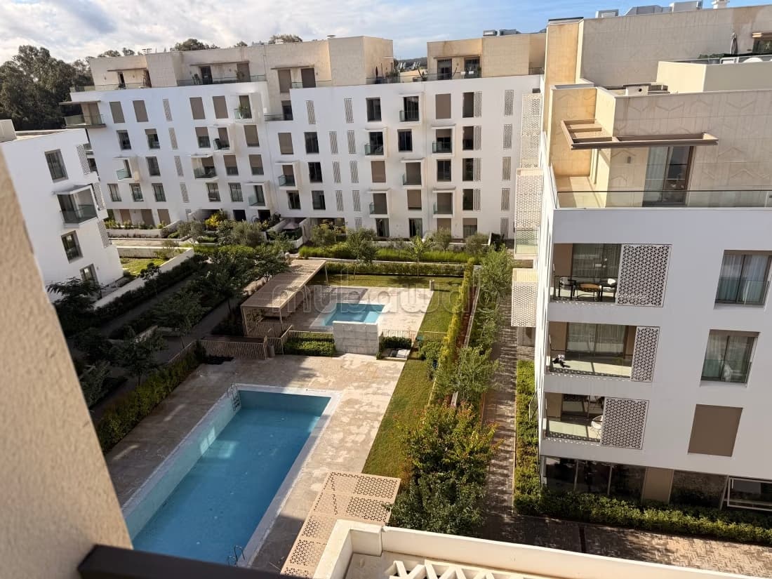 EXCLUSIVITÉ – Appartement à louer – Vue piscine avec gr