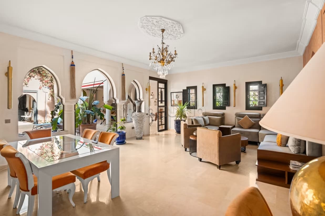 Splendide villa de 4 chambres rénovée, avec piscine et rooft...