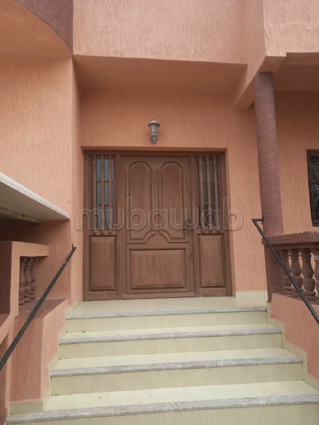 Maison de haut standing à vendre à Plateau. 4 grandes pièces