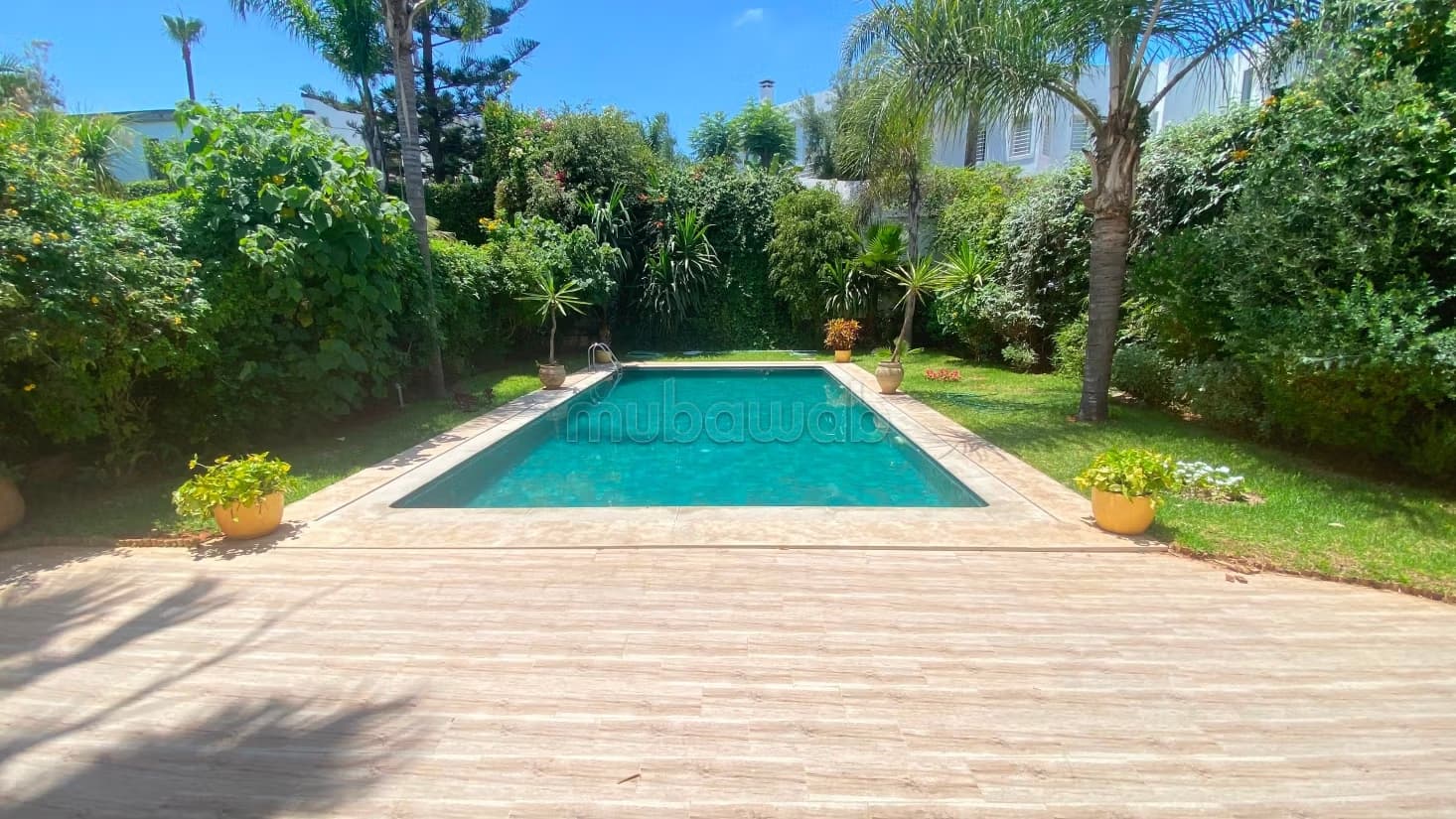 Splendide villa moderne avec piscine à louer