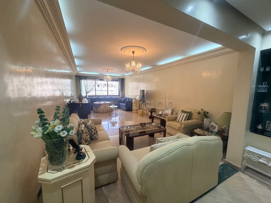 Bel appartement à vendre à Racine. Superficie 198 m². Gran...