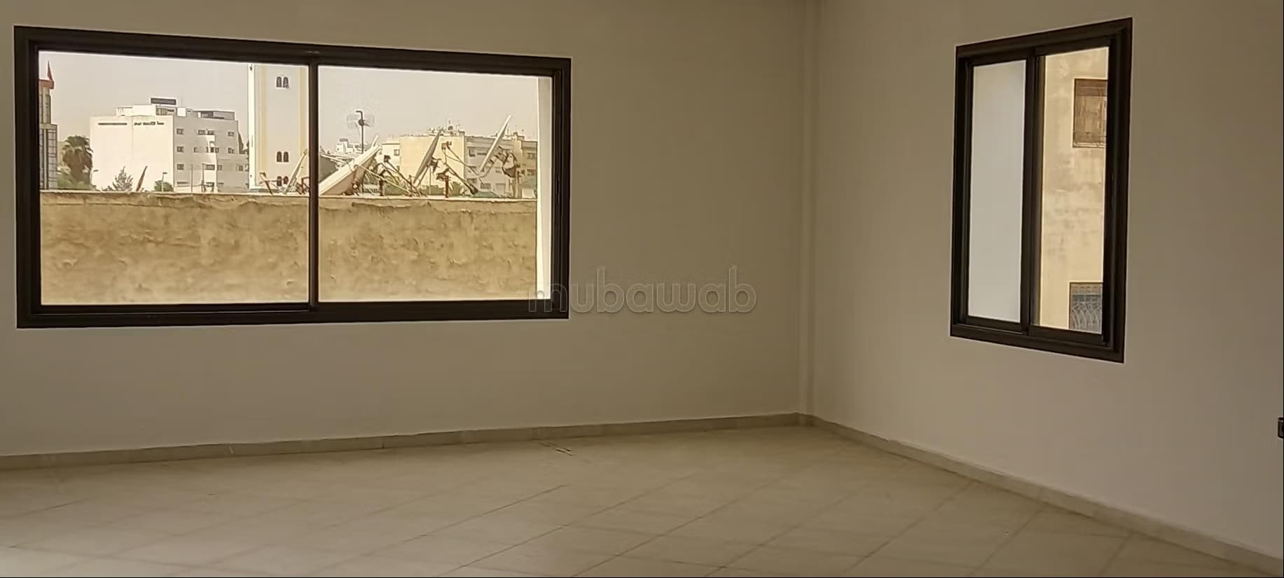 Bureau lumineux presque neuf au centre d'Atlas