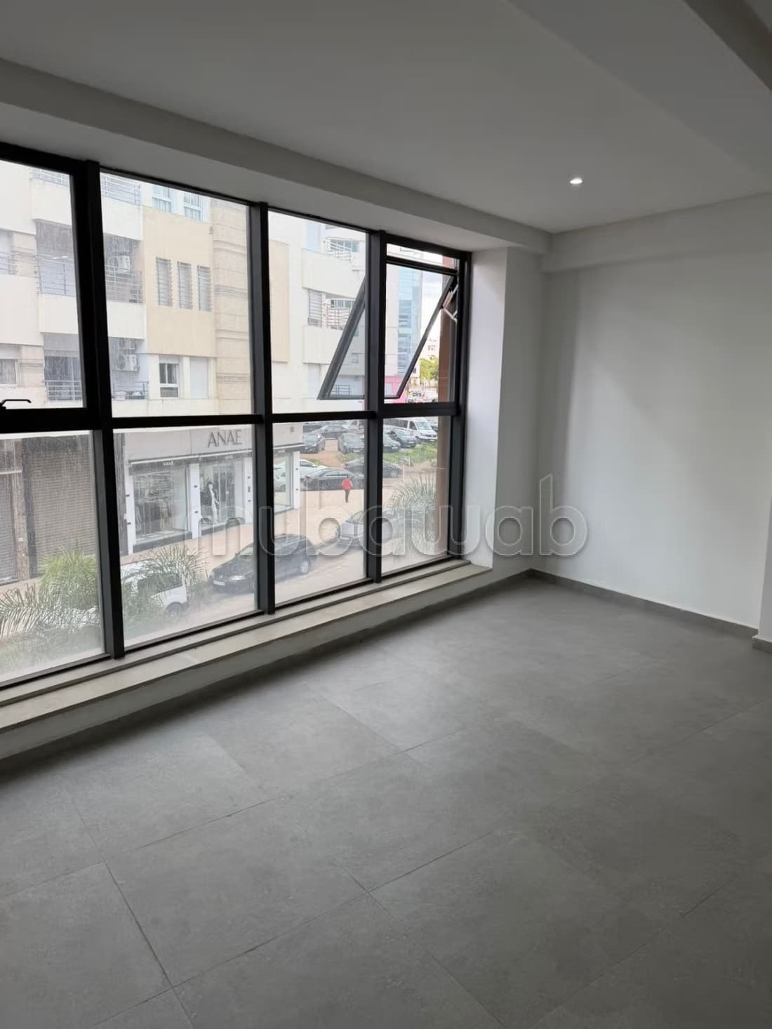 Bureaux à louer à Hay Moulay El Kamel. Surface de 61 m². A...