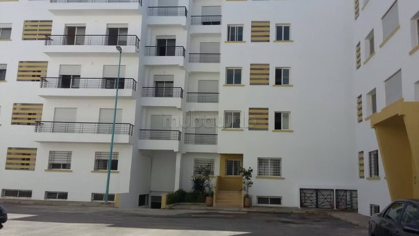 Appartement en vente à Hay Al Amal. 3 chambres agréables. ...