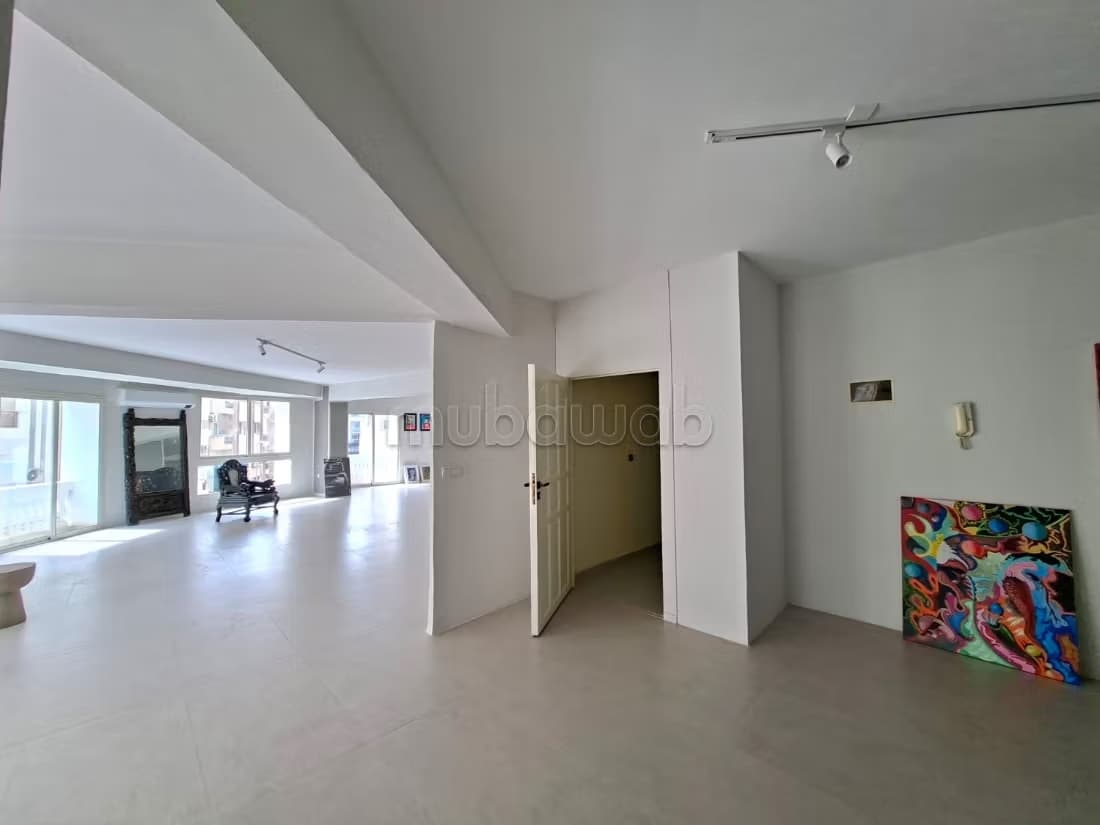 Grand Bureau de 300M² à Louer au Coeur de Racine