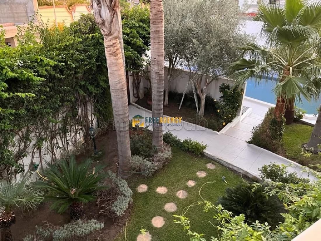 Villa de prestige sur terrain de 1 187 m²