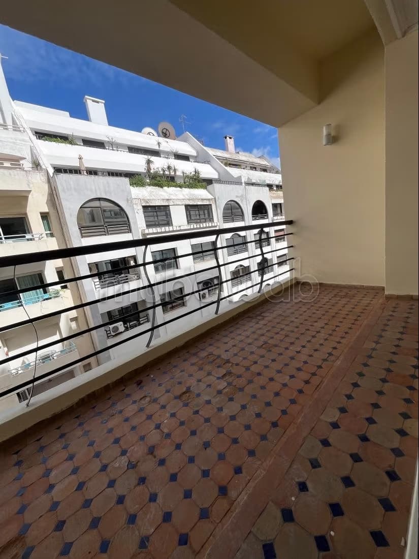 Appartement à louer vide à Racine. Surface totale 200 m². ...