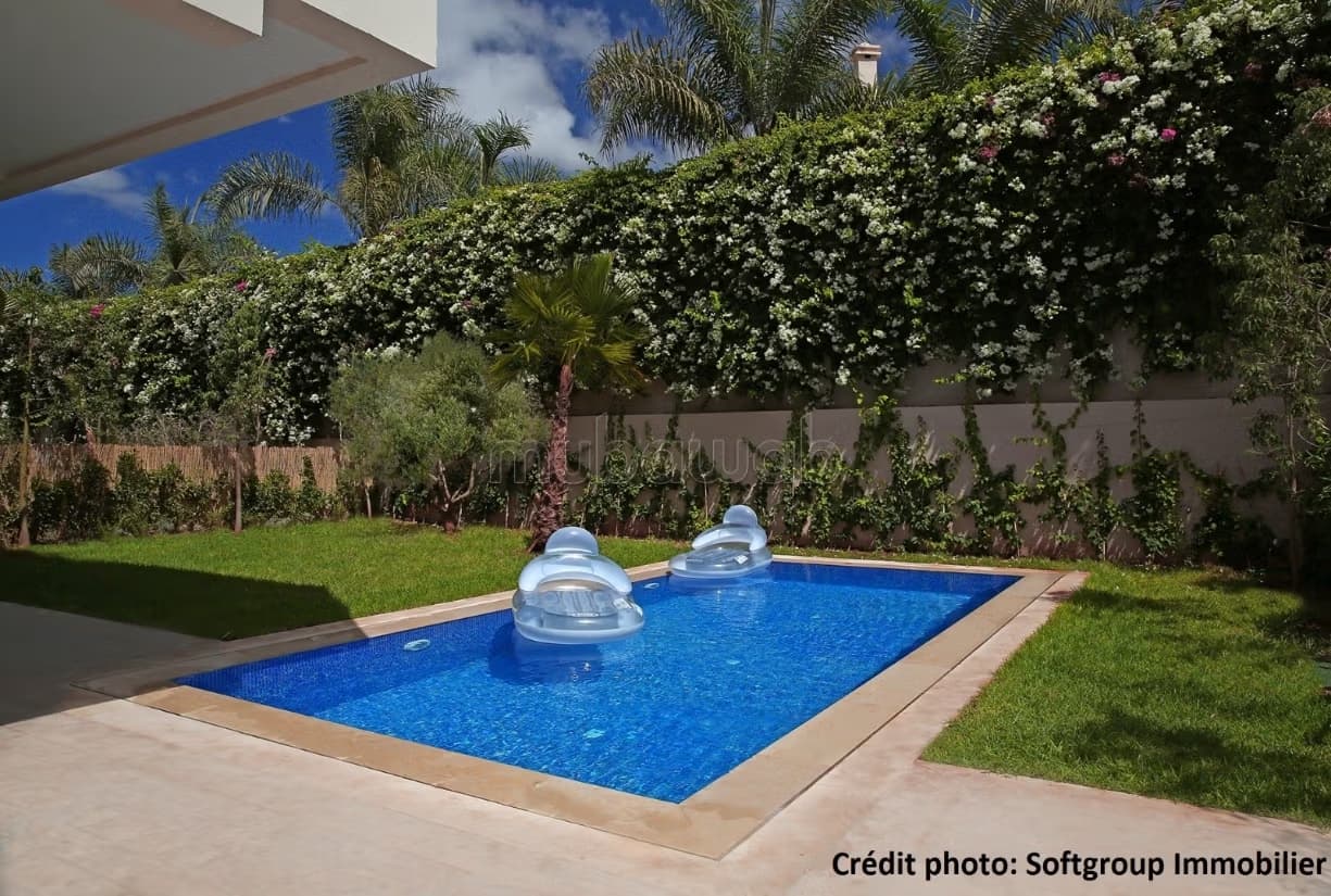 Magnifique villa à louer à Ain Diab. Superficie 450 m². Doub...
