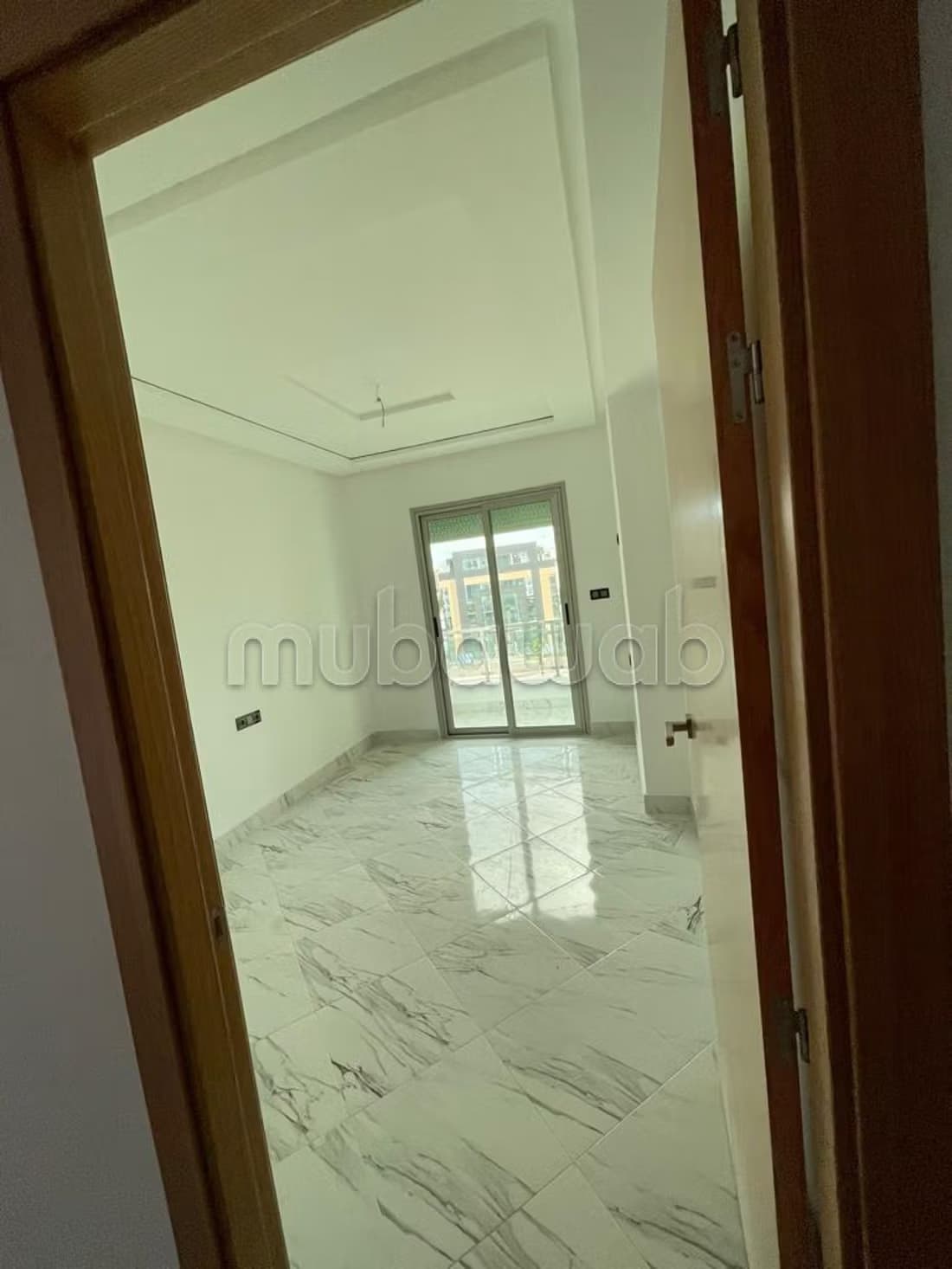 Appartement à louer à Zamouri. 3 pièces confortables. Fenêtr...