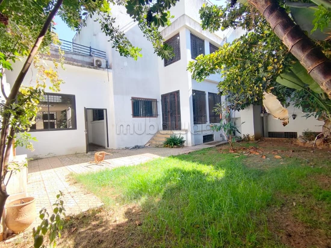 Maison de luxe à vendre à Agdal. Surface totale 530 m². Pl...