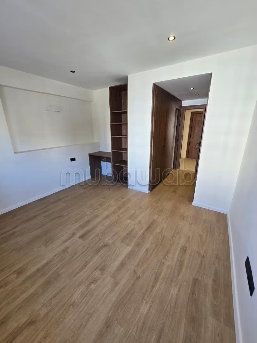 Appartement à vendre à Triangle d'Or. 3 chambres. Ascenseur...