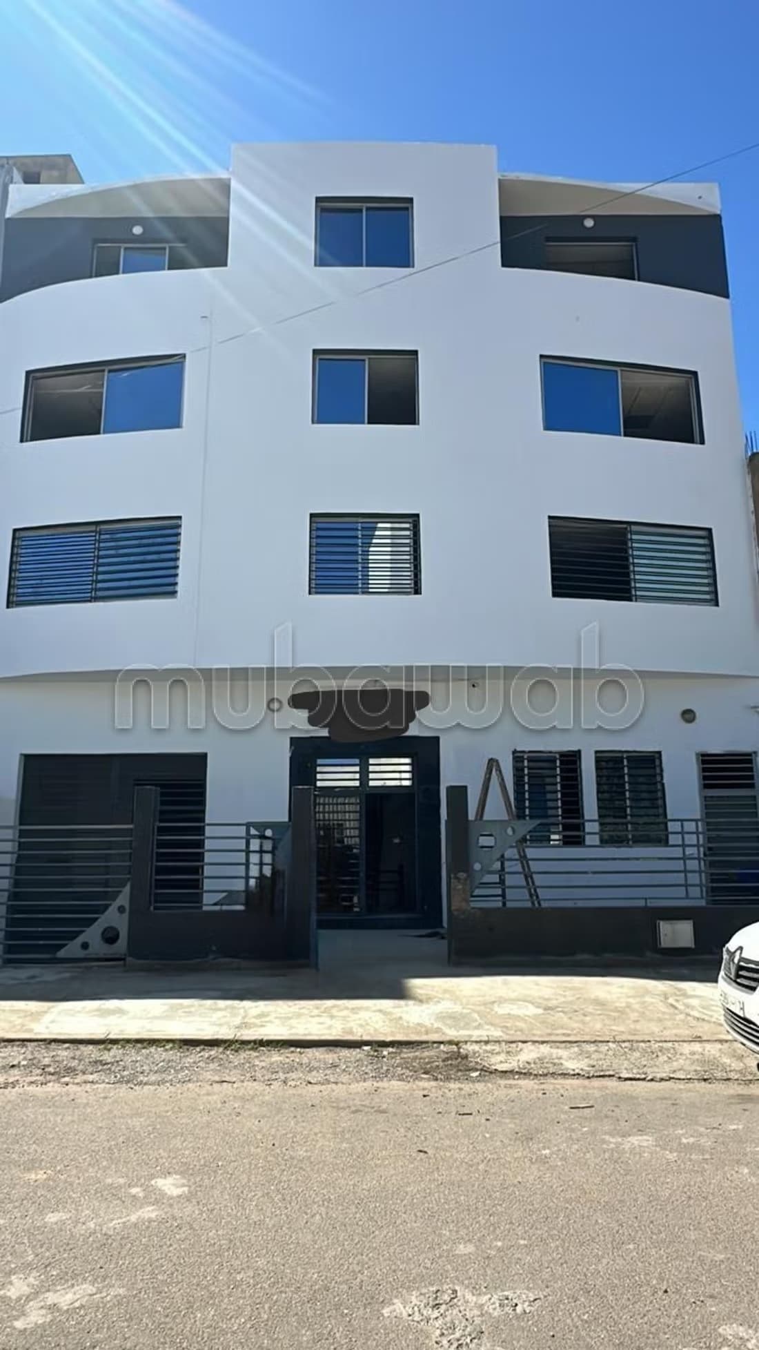 Beau local commercial en location zone industrielle superfic...