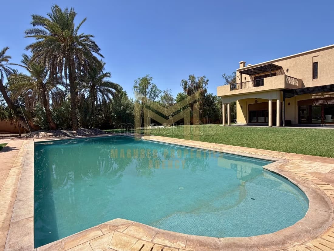 Magnifique villa à vendre à Ennakhil Palmeraie. 7 pièces con...