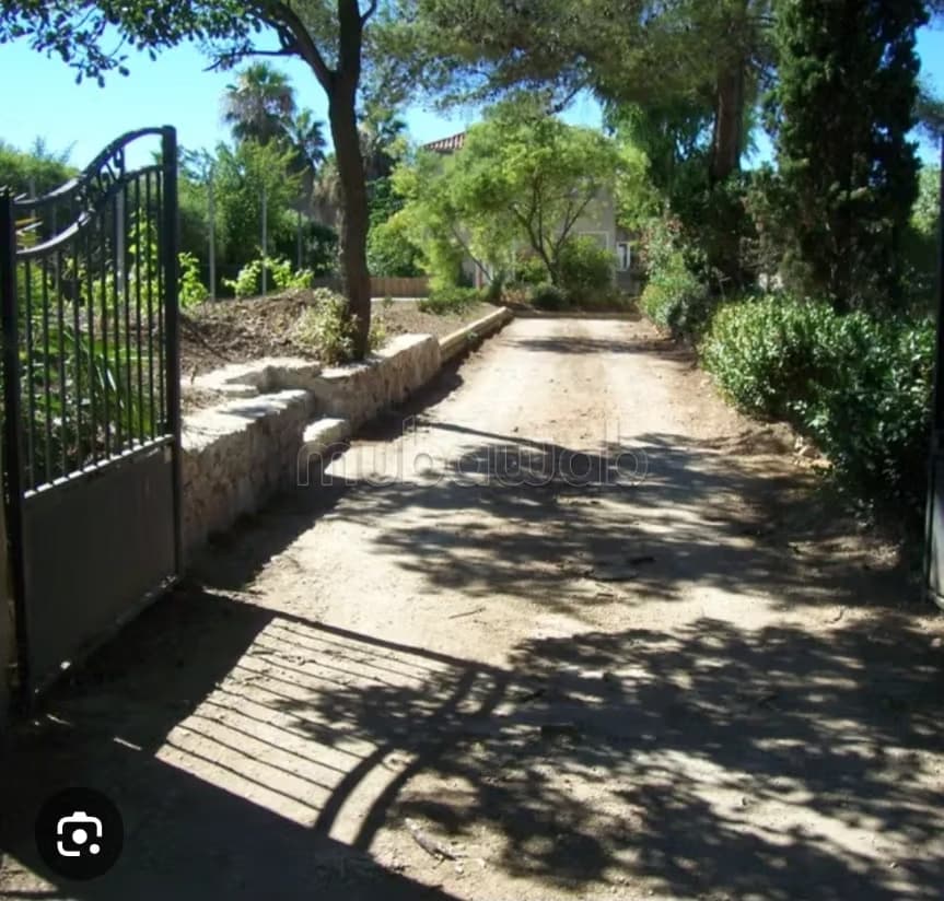 Villa a renouver. Prix loccation 15000dh mois. Pour invester...