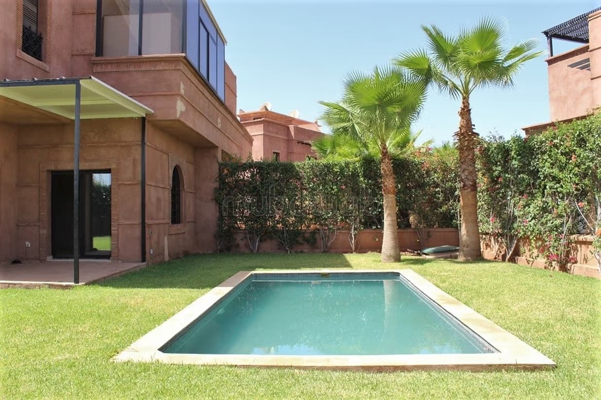 Villa de trois chambres dans un domaine
