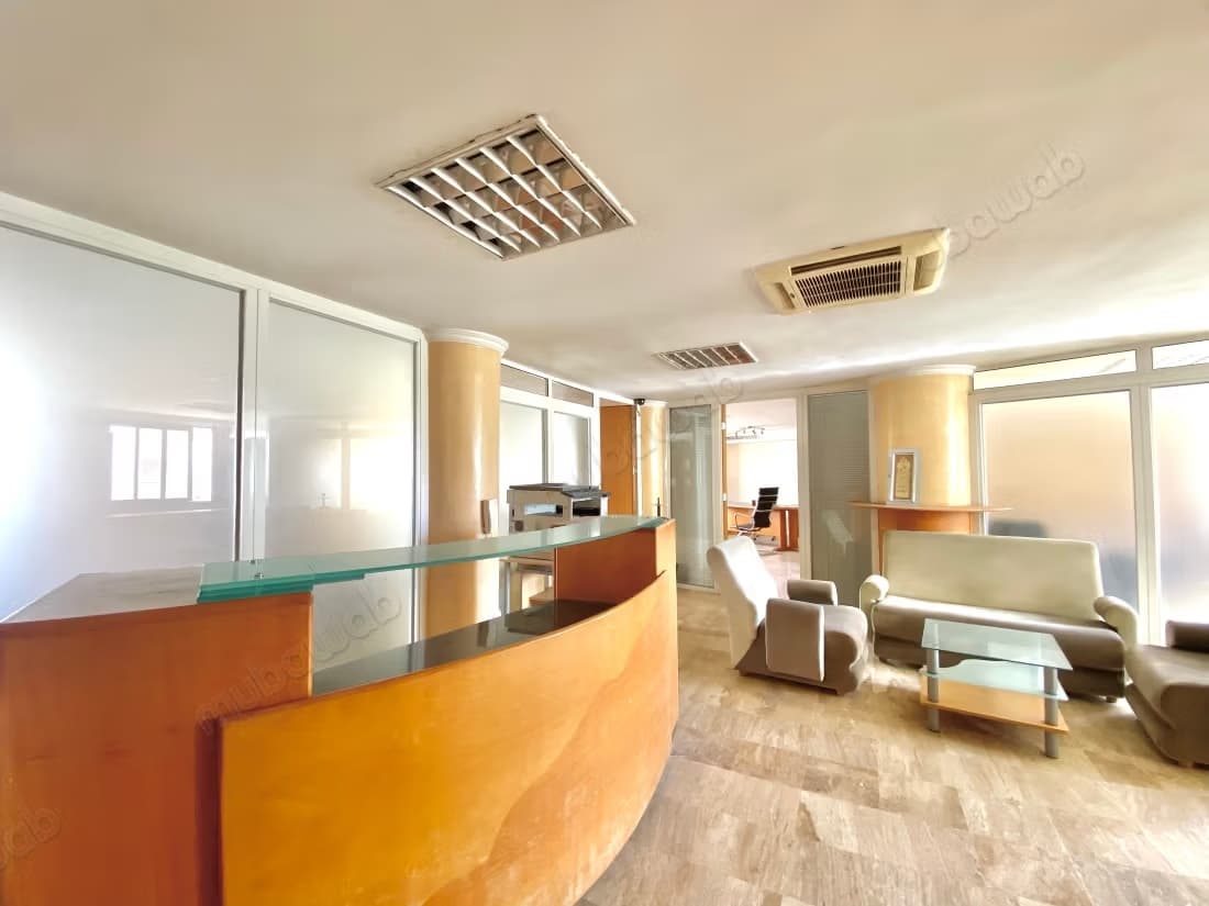 Bureaux en location à Aviation Mabella. Surface de 110 m²