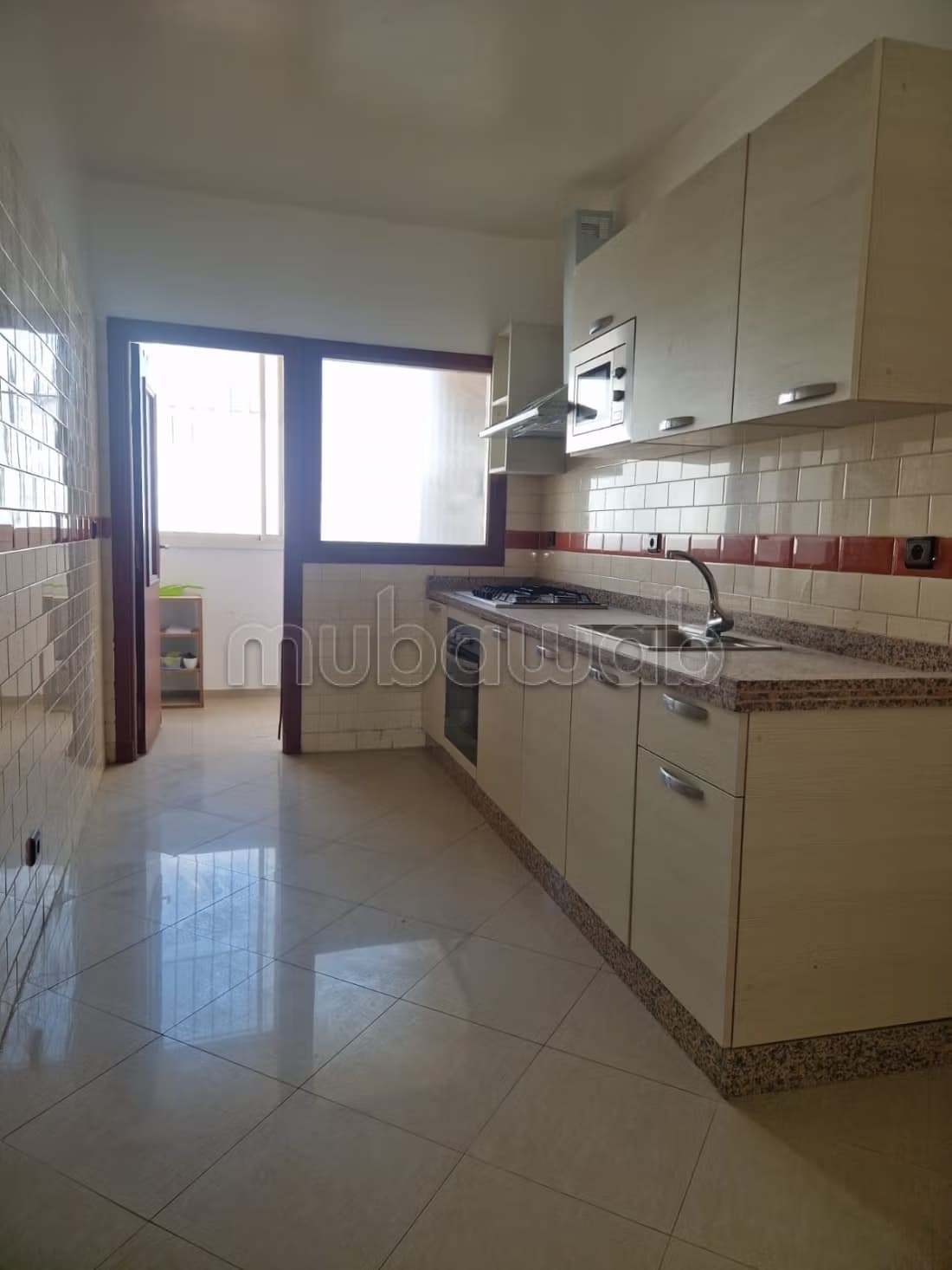 Appartement à l'achat à Diour Jamaa. 4 pièces. Cuisine bien...