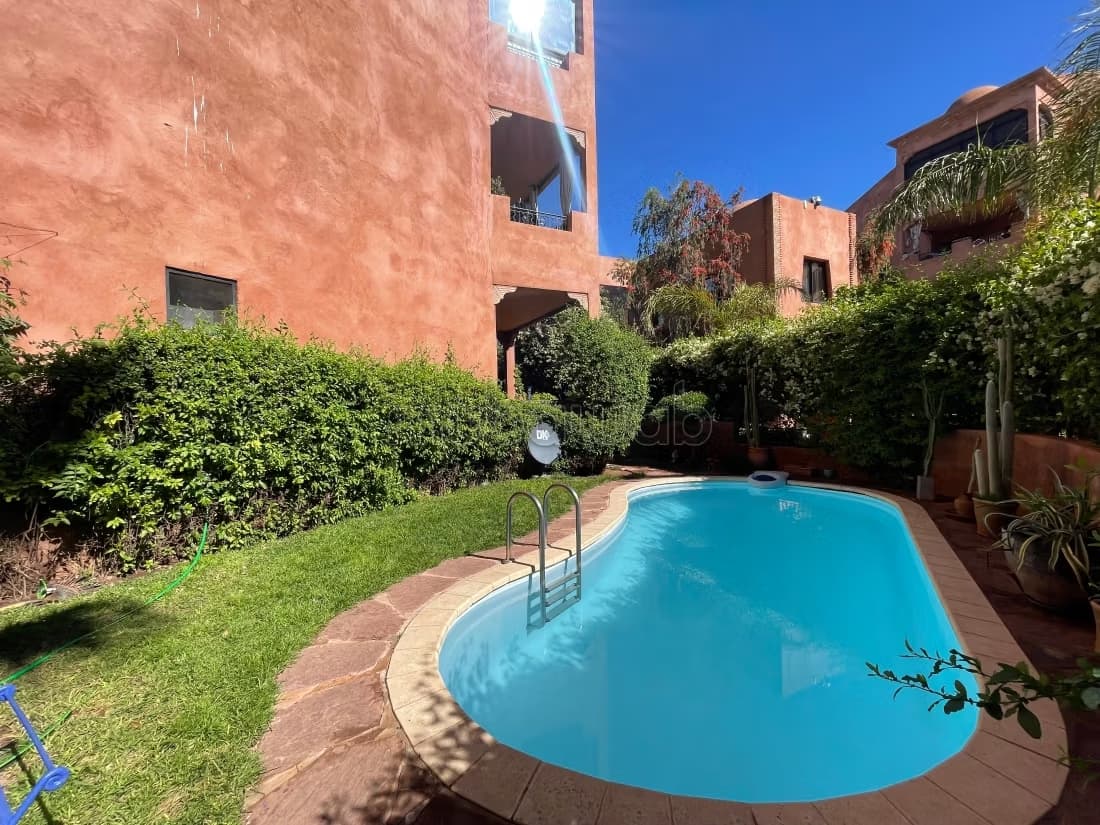 Cadre de vie exceptionnel – Appartement avec jardin et pisci...