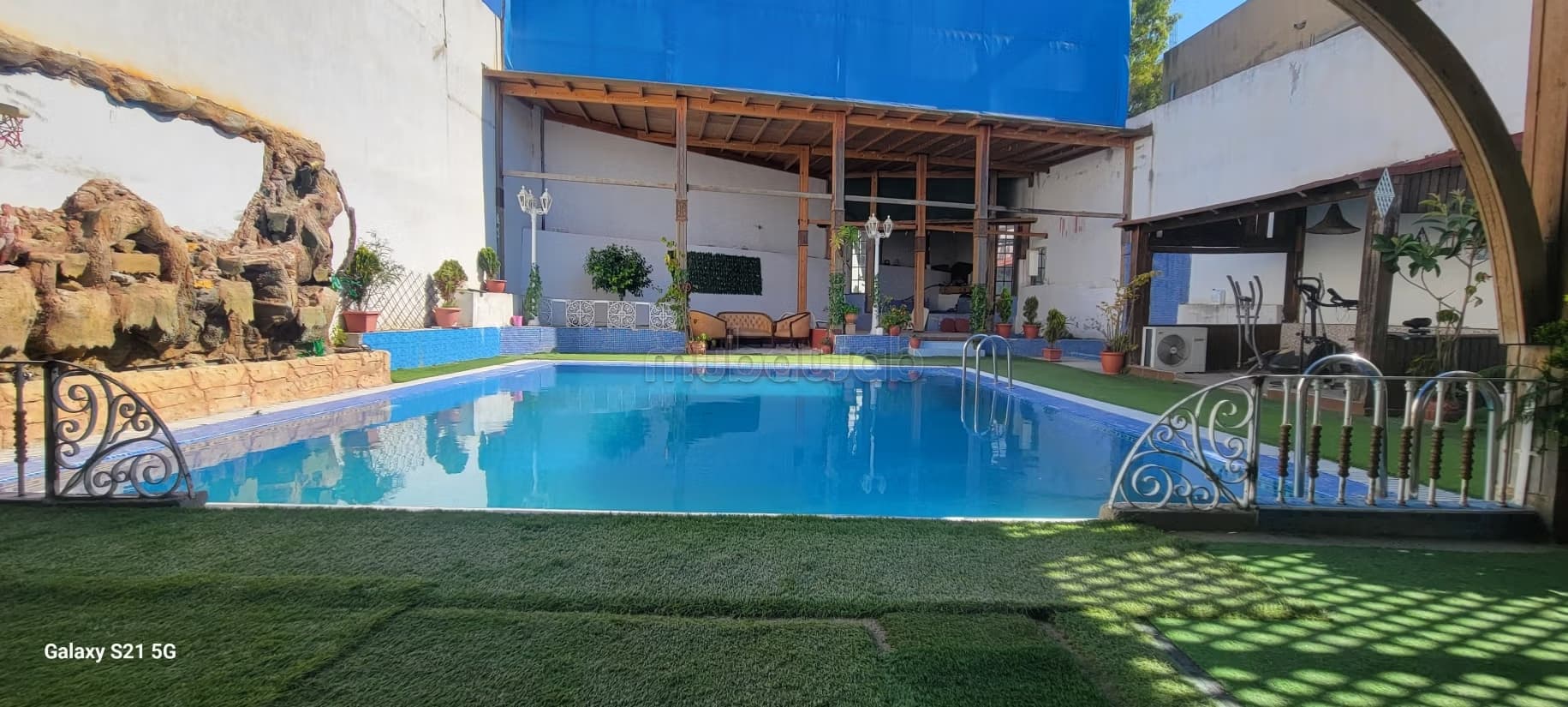 Grande villa a louer. Surface de 1100 m². Meublé