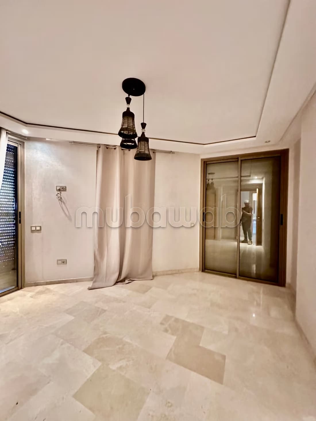 Location jolie appartement bureaux vide à Guéliz. 68 mètre