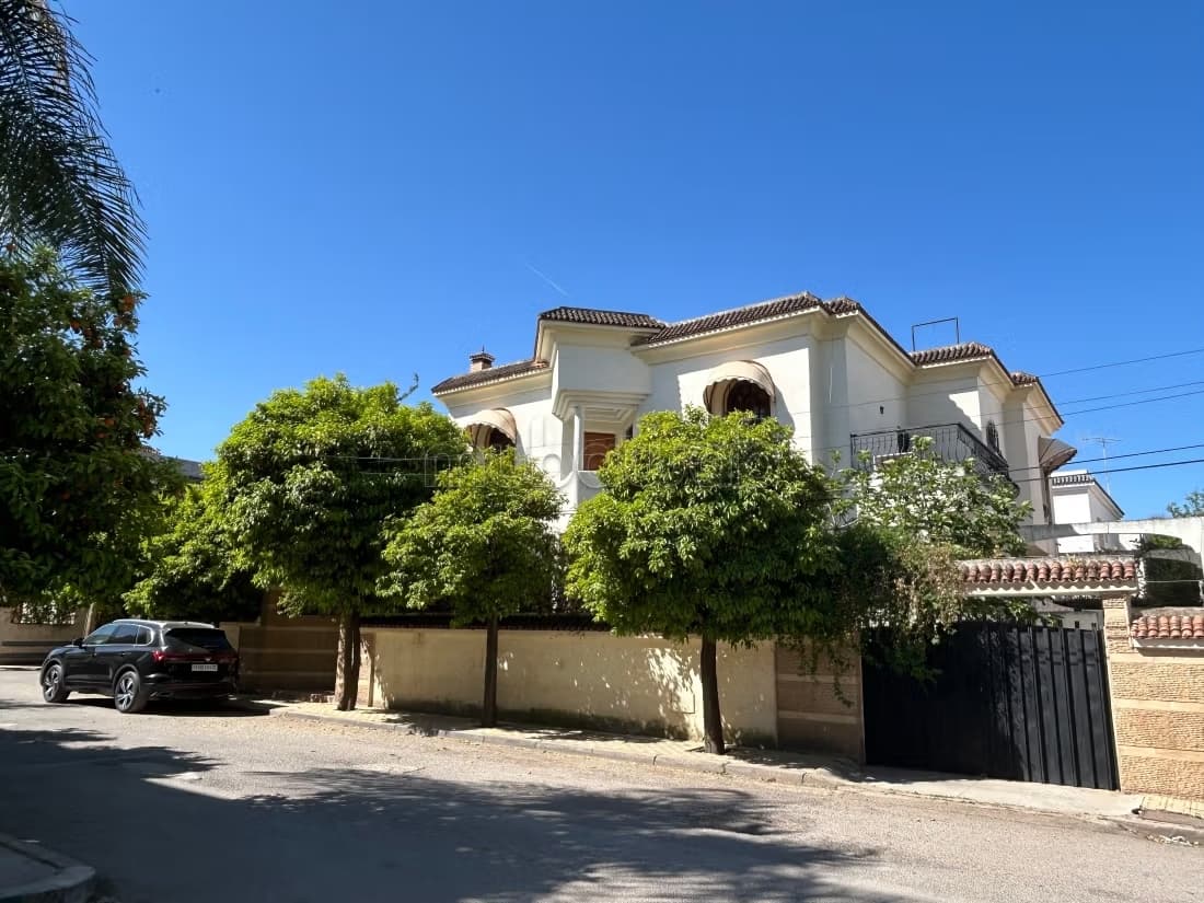 Villa d’angle à vendre à Fès – Route Imouzzer