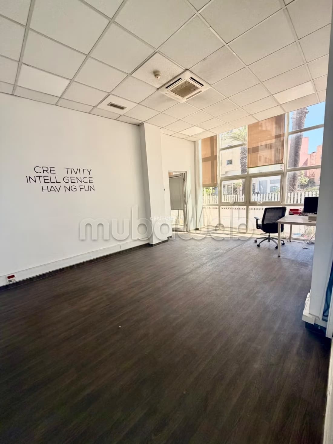 Villa commerciale de 934 m² idéale pour activité professionn...