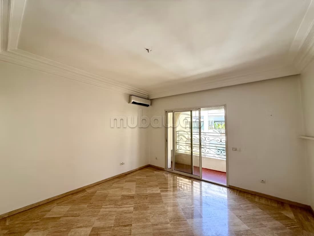 Coup de Fusil En Vente: Magnifique Appartment 111 m, 3 chamb...