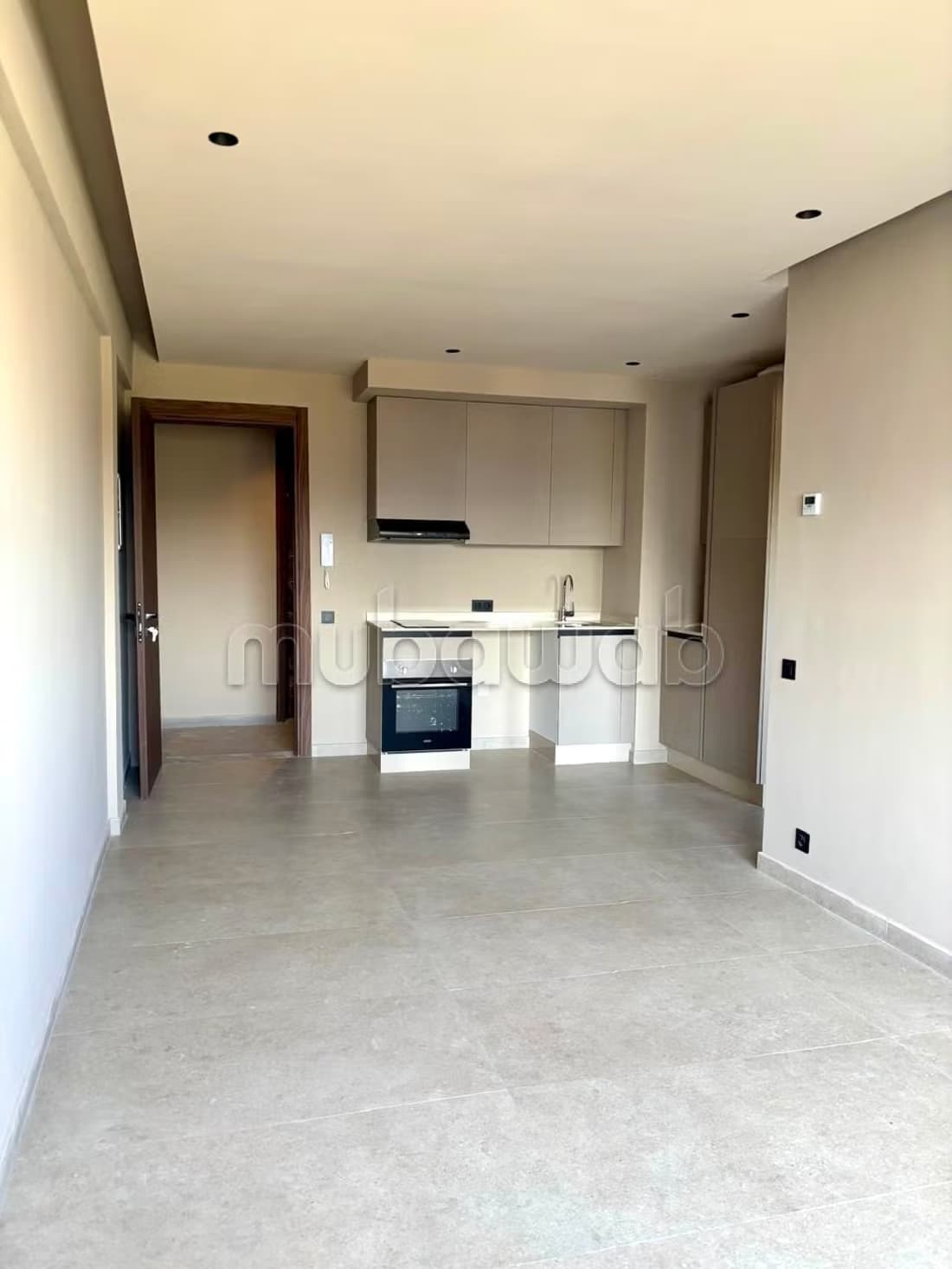En Location Vide: Magnifique Studio Vide au cœur du quartier...