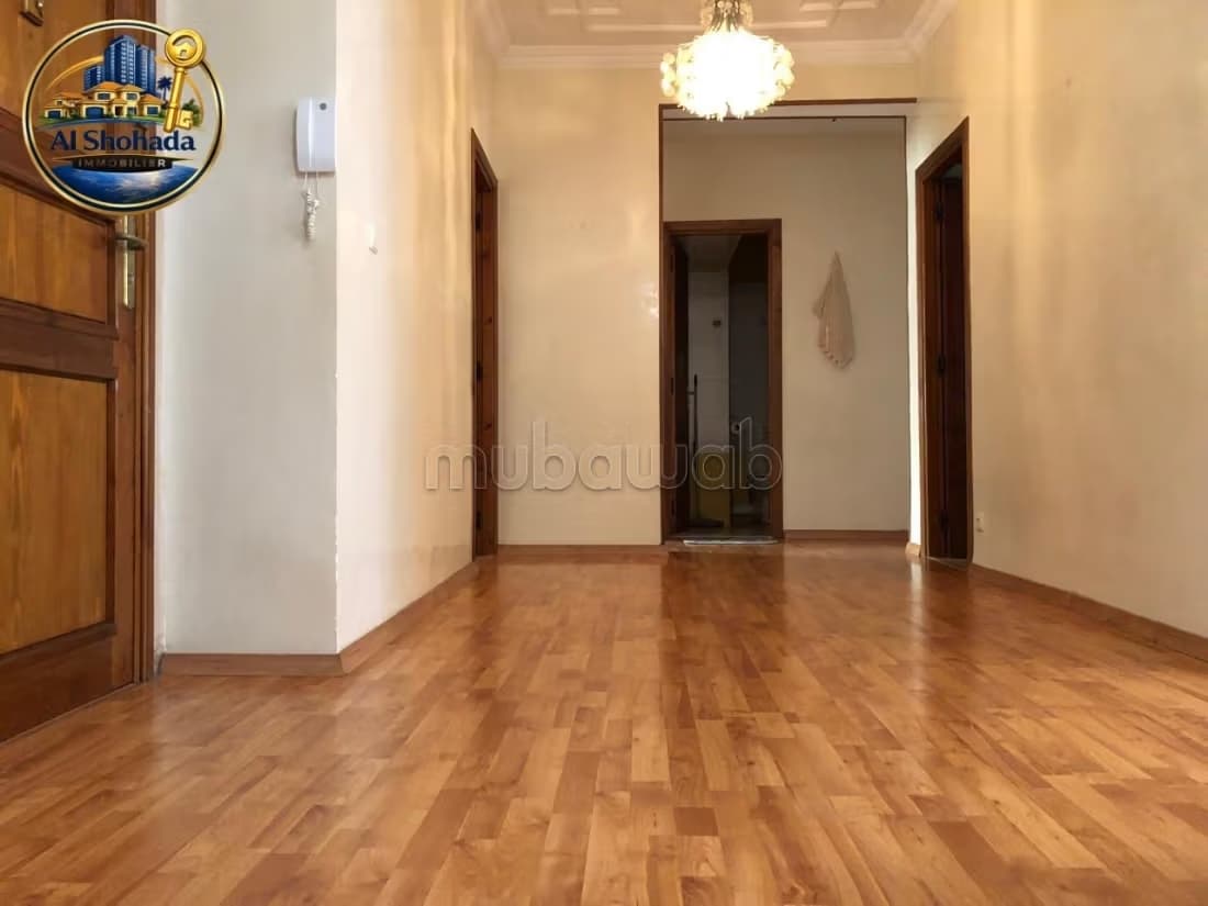 Appartement à l'achat à Bab Sebta. 2 grandes pièces. Salon t...