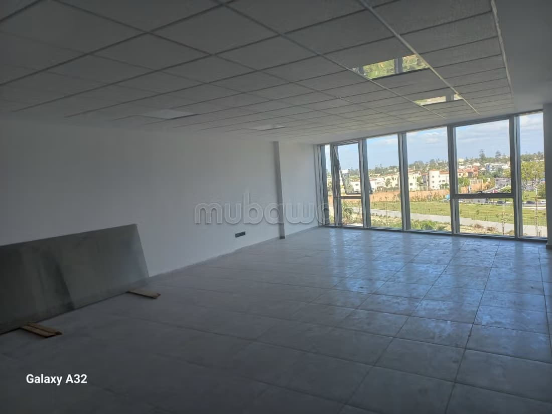 Plateau bureau à louer à Oasis. Surface de 93 m2 avec une pl...