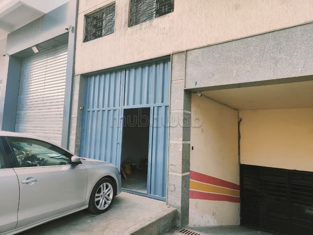 Local commercial à la vente