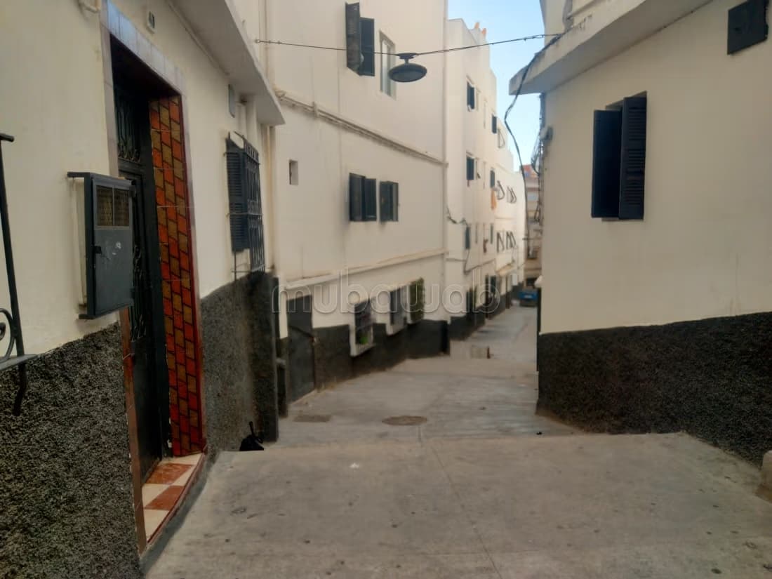Très belle maison en vente à Marchan. 9 pièces confortables...