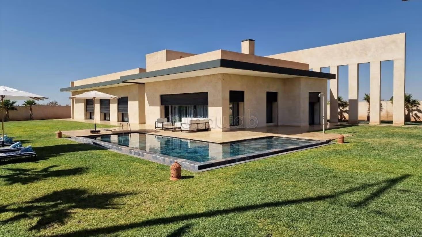 Somptueuse villa à vendre à Route Amizmiz. 8 pièces. Meublé