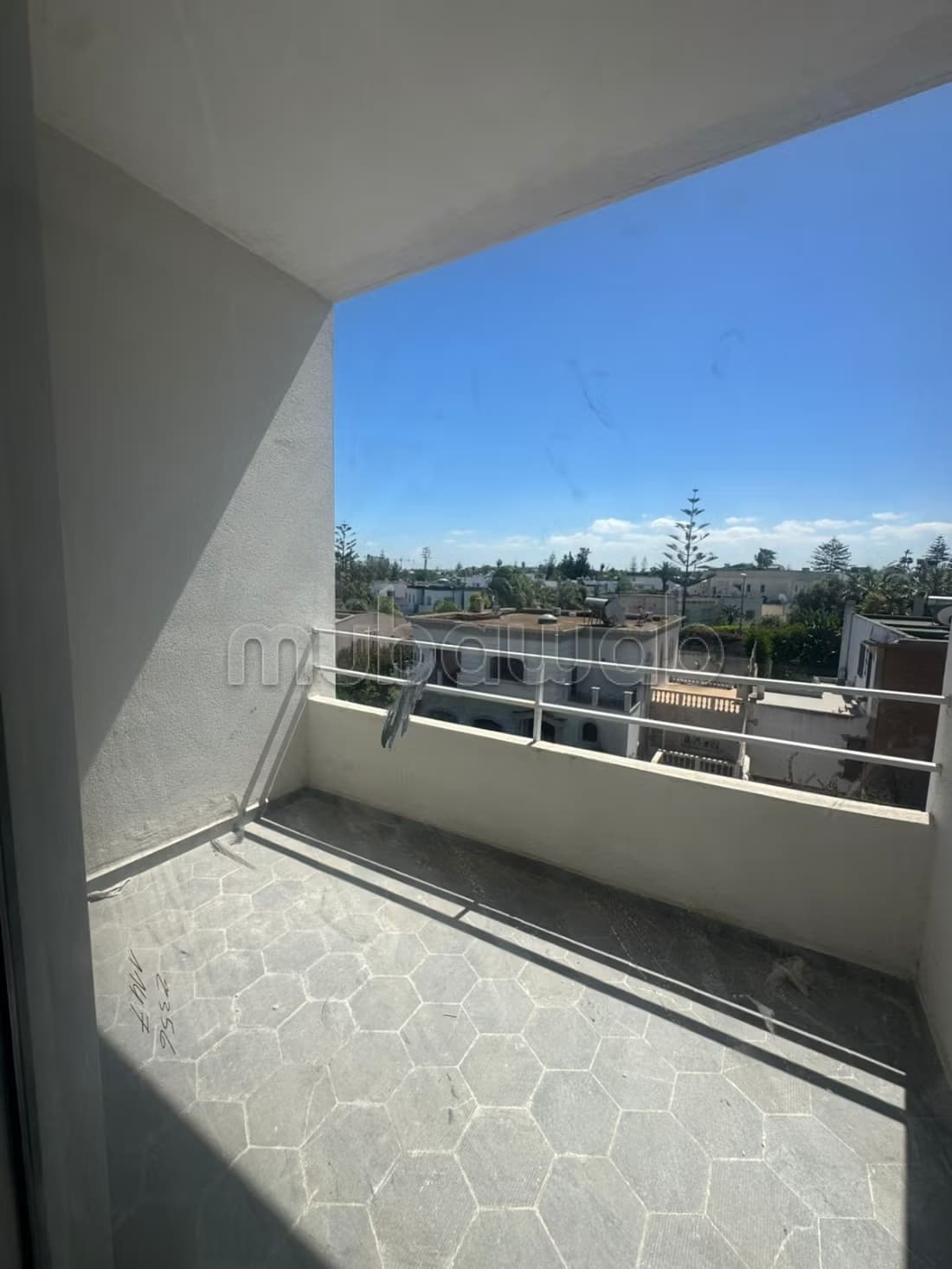 Appartement à vendre à Oasis. 1 chambre. Fenêtres avec doubl...