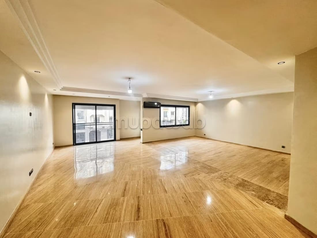 Superbe appartement rénové à louer Triangle d’Or