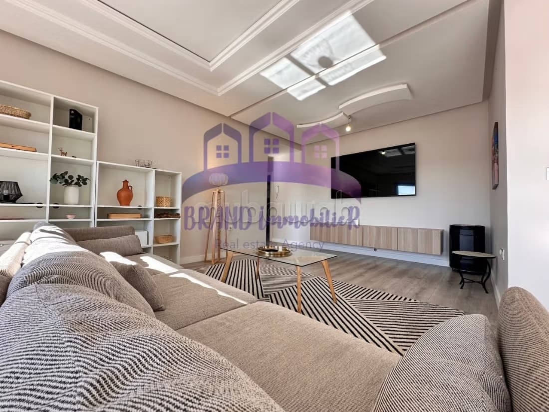 Bel appartement 4 chambres avec terrasse à louer