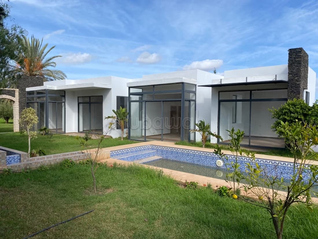 VILL NEUVE, sans AVNA, avec piscine et jardin