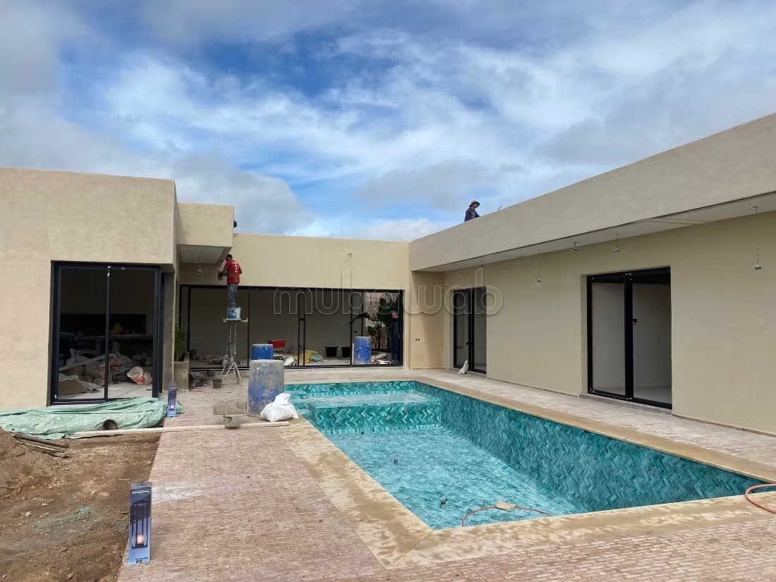Villa en cours de finition, avec piscine à 10min