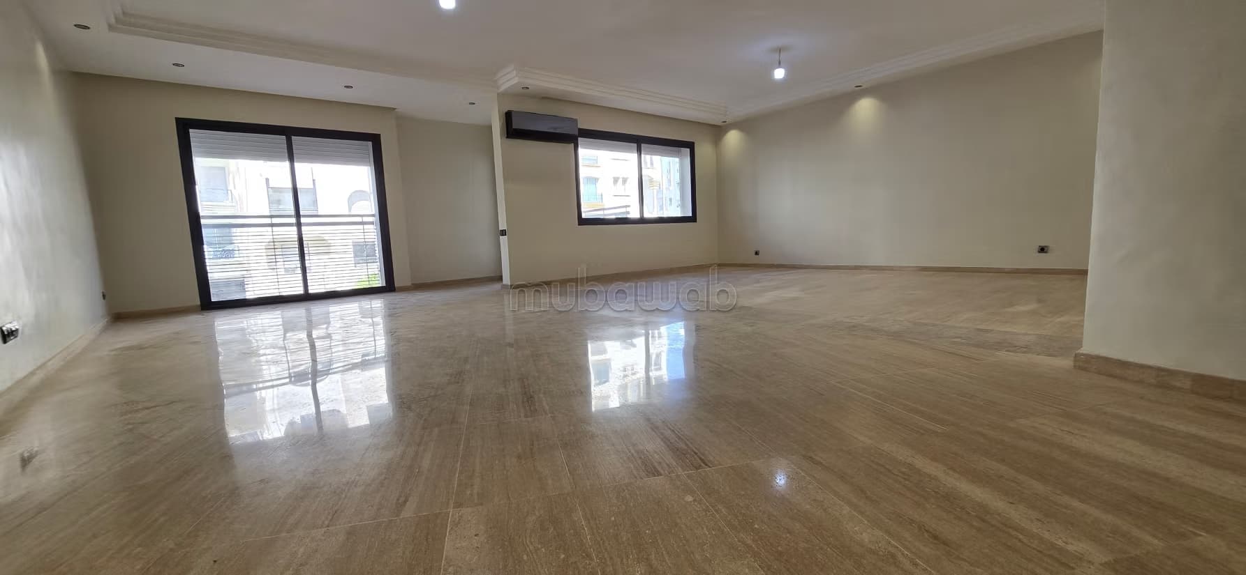 Appartement Refait à Neuf au Cœur du Triangle d'Or – Racine